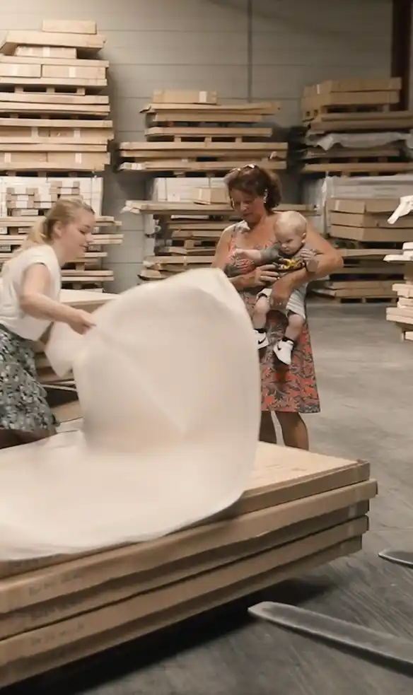 Tiel houten vloer tafel; Uitzoeken houten tafel Tiel houten vloer tafel; uitzoeken houten tafel in loods