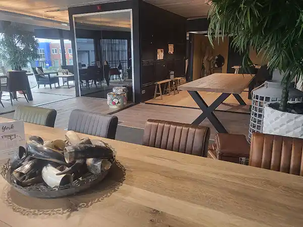 Showroom Fairwood houten vloeren en tafels