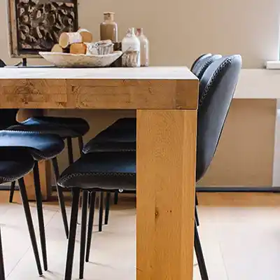 houten poten houten poten onder een tafel