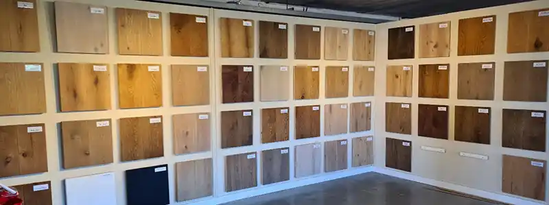 kleuren Fairwood Wand met kleuren voor houten vloer en tafel bij Fairwood