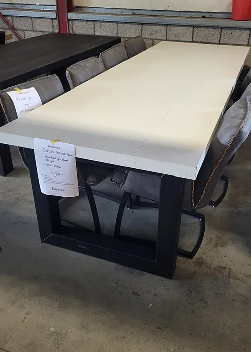 Witte eiken tafel metalen poten opruiming Witte eiken tafel metalen poten Oxford Fairwood opruiming