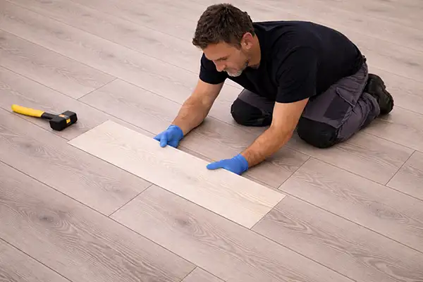 Vervangen PVC plank met zichtbaar kleurverschil